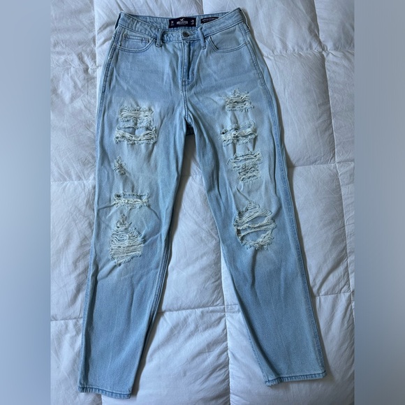 Hollister Ultra high rise Mom jeans (light wash) - Picture 2 of 3